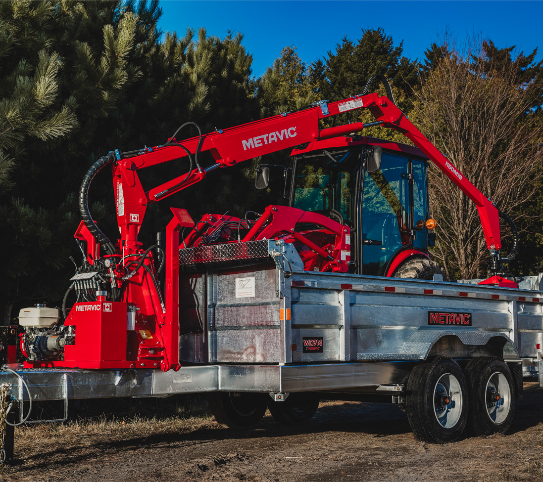 Benne-basculante-7x14-avec-tracteur-charge-2
